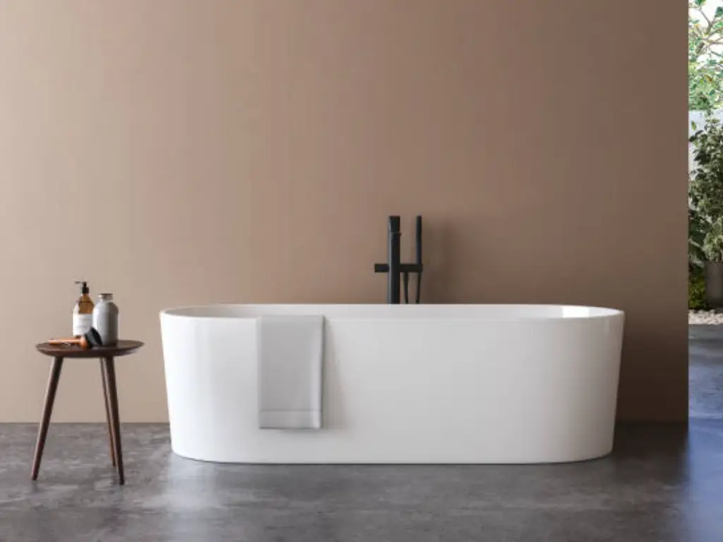 Freestanding Tub vs Built-In