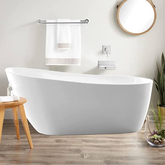 White Freestanding Bathtub